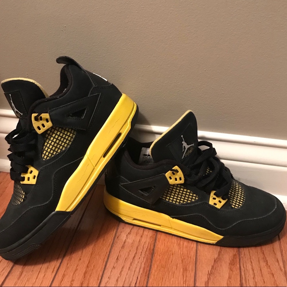Air Jordan 4 Thunder